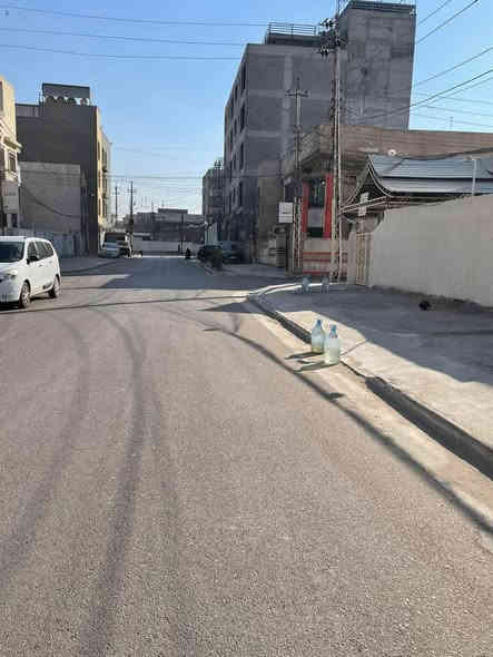 ✔️لـلـبـيــع او مراوس  في الـسـيـديــة ( الأعتماد الهندسي للعقار حصراً )
دار سكني حديث دزاين ايطالي فول درجة اولى بناء 2021

مربع الإقتصاديين شارع 15 م رصيف 4 م 

المساحة  100 مـتـر الواجهة 6.25 م نزال 16 م 

الطابق الارضي ؛: باب سلايت ريمونت سرداب كراج سيارة ومصعد سويسري المنشأ ومسبح مع منظومة كاملة وشلال  وجلسة ديوان وحمام

الطابق الاول ؛:صالة كبيرة ومطبخ حار بارد يوناني  وخدمات 
الطابق الثاني؛: 3 غرف نوم وخدمات
الطابق الثالث ؛:غرفة نوم وبيتونة وخدمات 

أرضيات البيت مرمر ايطالي وسيراميك اسباني شبابيك الوماكس دبل جام  الواجهة اسباني البيت متعوب عليه

((الأعتماد الهندسي للعقار حيثٌ تَلتَقي الرُوٌية ,بلتَمَيٌز ))

📊كل ماعليك الاتصال أو المراسلة على الصفحة *ʲᵒⁱⁿ ᵘˢ*

***********-***********-***********📞

الفرع الاول / الـسـيـديــة الضباط مقابل افران الرباط
 الفرع الثاني /شارع العلوة مقابل مدرسة حلم الغد الاهلية 
الفرع الثالث / عرصات الهندية مجاور فندق بلوم 

‏‎   نكفيك عناء البحث......
‏‎   لتمتلك اليوم عقار الغد. 

‏‎زبائننا الكرام بِكُم نَرتقي ونَتشرف بزيارتِكم ونَفتخر بخِدمتِكم ❤
