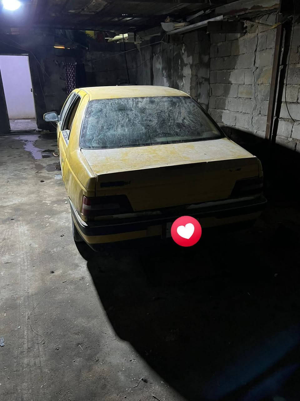 سلام عليكم سيارة بيجو البيع موديل ١٤ مكينة وكير مكفولات تبريد شغال سنويته ل ٢٧ راعيها موجود نقصها السيارة باتري السعر ١٣ وبيها مجال قليل العنوان بصرة الموفقية ***********
