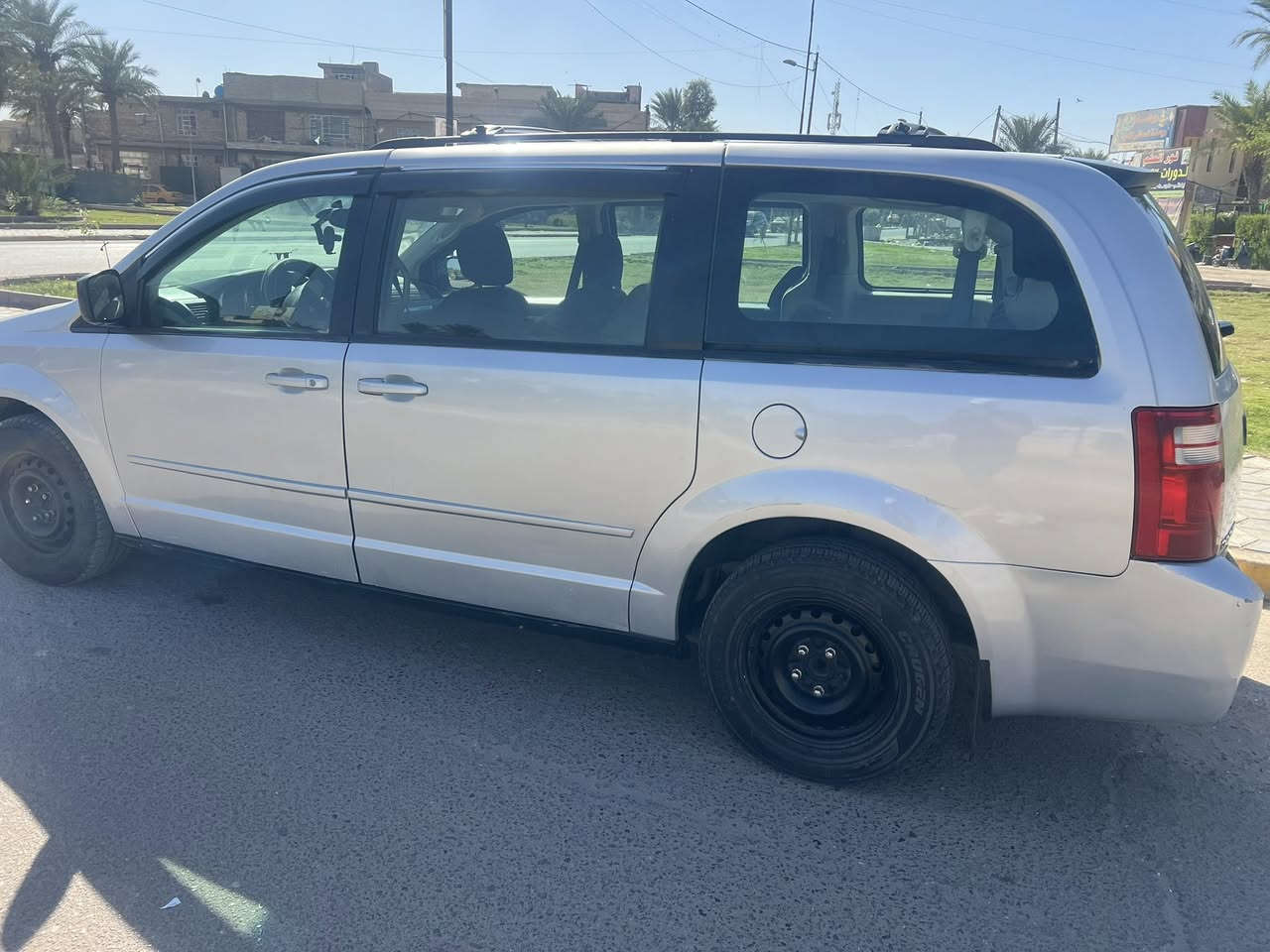 كرفان 2010 مكينه 3300 سياره مصبوغة حزام جماليه  ماشيه 98الف نظيفة رقمها بغداد دولي بأسمي  تبريد ثلج قطعه واحده تخم تاير جديد مراوس حسب القناعة رقم ***********
