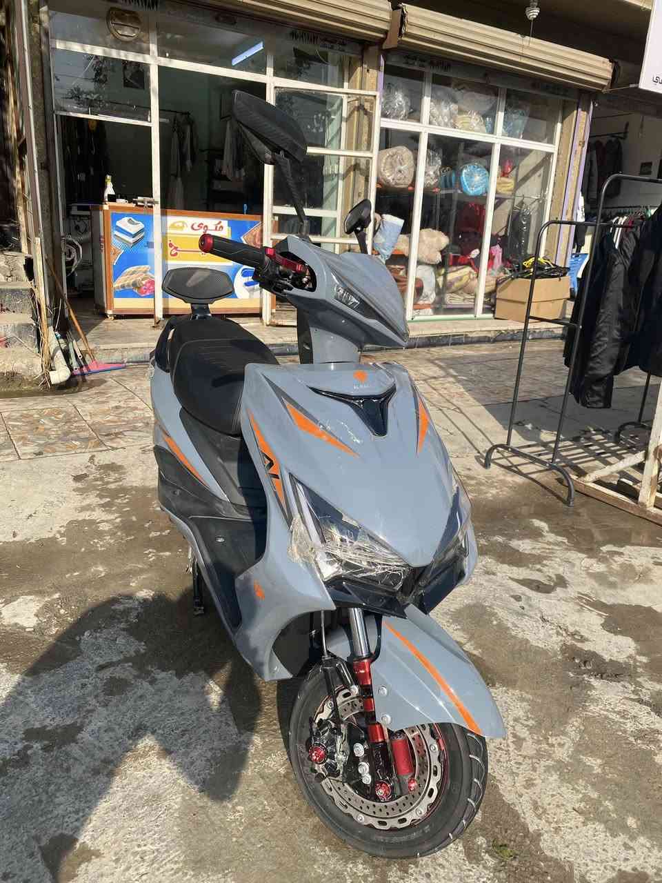 السلام عليكم
دراجه سكنس شحن 
موديل ٢٠٢٥
بطاريه 6
45كيلو 
نظامR
والوصل موجود مال الشركه 
وبيها هواي موصفات بعد ماذكرتهم
دراجه كلش نظيفه وجديده 
السعر 850 وبيها مجال 
مكاني : الامين الثانيه _المعلمين 
***********
