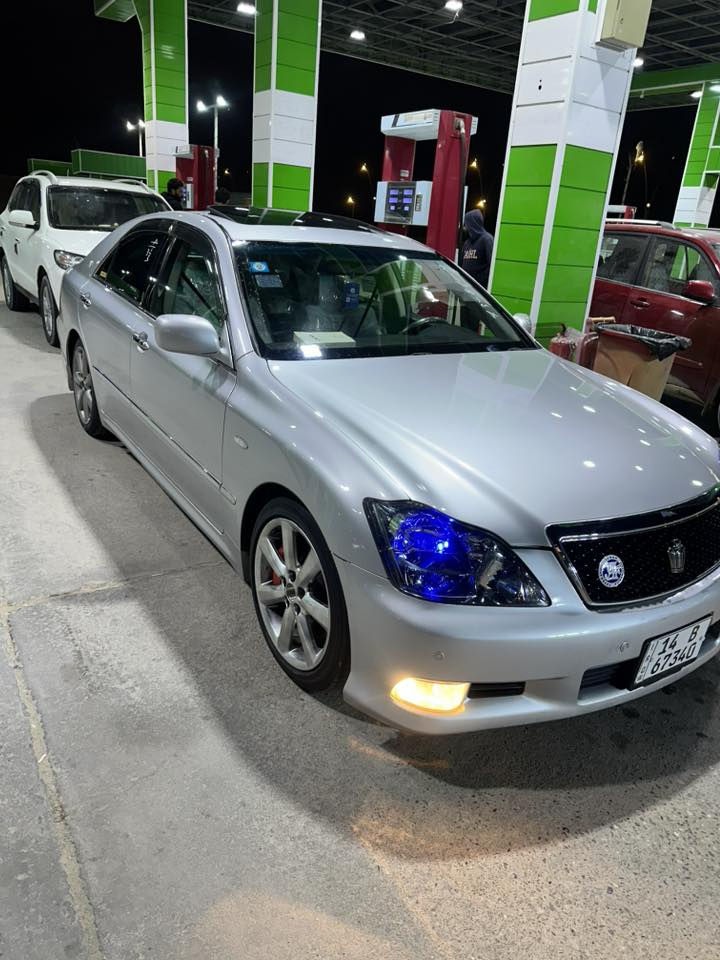 السلام عليكم شاهينه للبيع فقط رقم انكليزي جديد بصره مداور ثاني يوم بكل محافظات العراق وين يعجبك سنويه لسنة 2030
مواصفات موديل 2007 اصل بصمه  رصاصي غرفة جلد اسود 4كشنات كهرباء بالكارتون لا فطر ولا زلغ  فتحه سلايت  مكفوله كفاله عامه من الكص والضربه والصبغ والتبديل والفتح محرك  وكير كارتون
تخم تاير جديد مابيها نقص برغي 
تبريد امامي خلفي حساسات هواي مواصفات
مكاني بصره ***********
