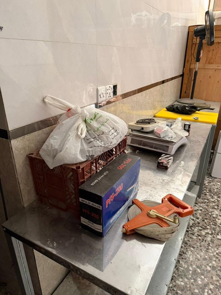 سنك1مستورد
ميز عدد4عراقي
السعر 350الف 
بغداد
***********
