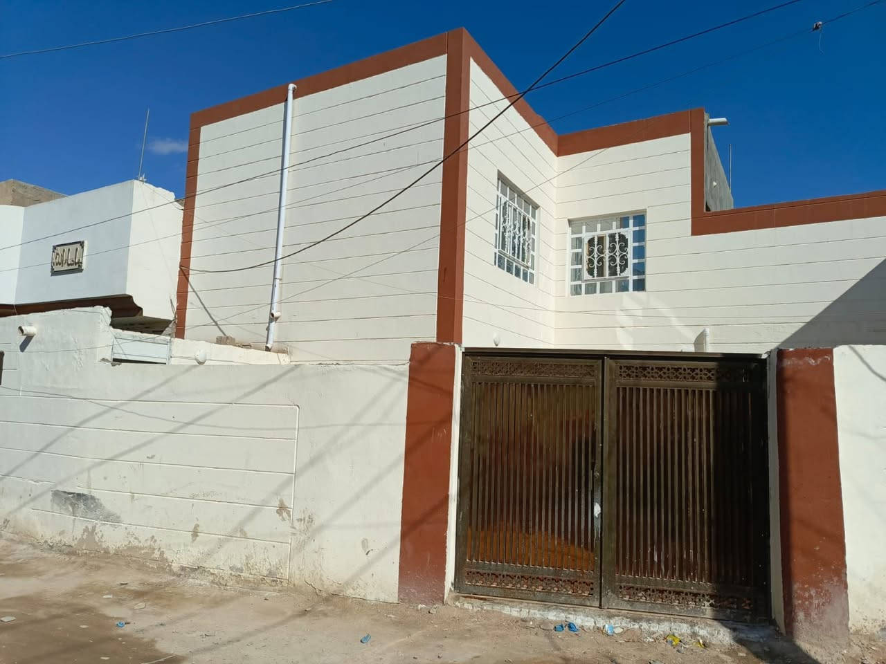 بيت للبيع المساحة ١٨٠ متر طابو زراعي سند ٢٥ طابقين كل الخدمات موجودة السعر ٦٠ مليون مع المجال العنوان طويريج شارع اربعين خلف الطابو  ***********
