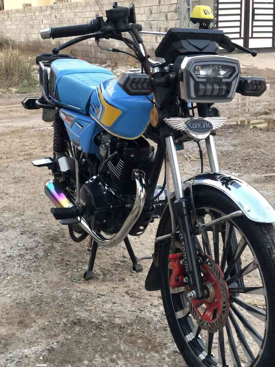 السلام عليكم 
سيفان موديل 25لون مميز 
نقص  دشبول ضارب بس
 مكفول السعر825وبي مجال العنوان ديالى الخالص 
رقم ***********او خاص
