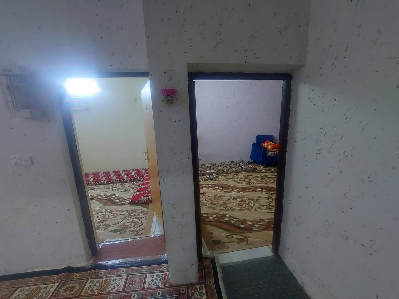 السلام عليكم ورحمة الله وبركاته
للبيع 
بيت ٢٠٠ متر في حي الفاروق الاولى خلف جامع محمد الامين  شارع ٦ بيت الطابق الارضي صالة وغرفة ومطبخ وهول مع الصحيات

الطابق الاول غرفتين نوم وصحيات وحولي

بيت كامل من جميع النواحي

التواصل على رقم

***********

***********

