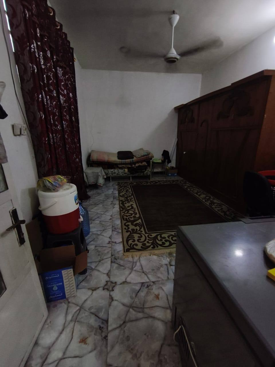 بيت للبيع مساحه 100 متر
بغداد الحميديه شارع الطاقه مدرسة المزايا قرب صيدليه القريه ثالث فرع عن صيدليه القريه.الطابق الأول مسلح 
غرفه+صاله+استقبال+صحيات خارجيه+منور
الطابق الثاني.صاله مسلح+غرفتين اعكاده.الصطح شتايكر 
***********
