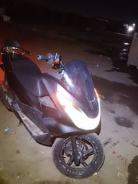 دراجة للبيع PCXكلها شغالة مكينة ما مفتوحة كفرات اسود طافي بلادي عوزهة ...