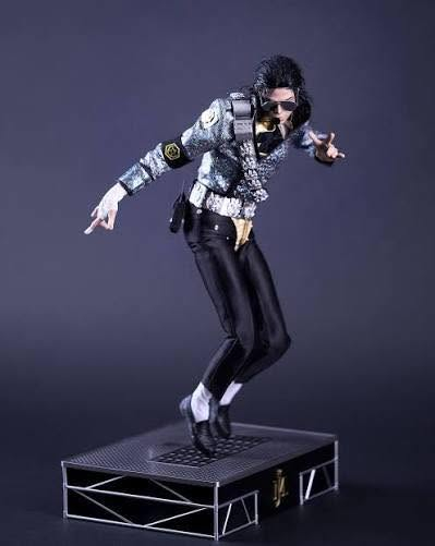 Michael Jackson Dangerous Tour (1/6 Scale) من INART

المواصفات:

* مقياس 1/6 احترافي من شركة  INART⁠￼
* تجسيد دقيق جداً لملامح مايكل جاكسون مع شعر مزروع (Rooted Hair).
* بدلة Dangerous Tour الشهيرة بتفاصيل لامعة مطابقة للعرض الحقيقي.
* نظارات، حزام، إكسسوارات وملابس عالية الجودة.
* مفاصل مخفية تسمح بوضعيات استعراضية متنوعة.
* مناسب لهواة الجمع ومحبي مايكل جاكسون.

مميزات النسخة:
✅ دقة نحت وتلوين عالية جداً
✅ شعر حقيقي مزروع بتفاصيل واقعية
✅ خامات ملابس فاخرة
✅ من أقوى إصدارات مايكل جاكسون بمقياس 1/6

للمهتمين أو للاستفسار عن السعر والتوفر، راسلني على الخاص.


**إذا كنت صاحب هذا الإعلان وتريد حذفه لأي سبب، رجاءا أرسل رسالة إلى الدعم الفني**