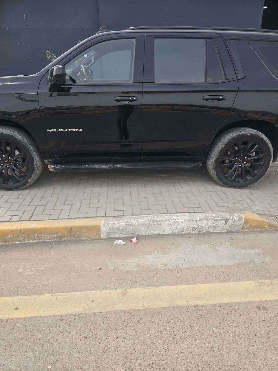 السلام عليكم اخوان جمسي بيع او مراوس موديل ٢٣ ماشيه ٨٠ الف وكاله المنصور خليجي فئه sle مواصفات معروفه جنطه شفط ويل ٢٢ تخم تاير برجستون وبقيه المواصفات معروفه السياره مكفوله محرك وكير وصدر بس بيه شخط فوك الدوسه ممصلح على وضعه السعر ٤٦ للاستفسار ***********
