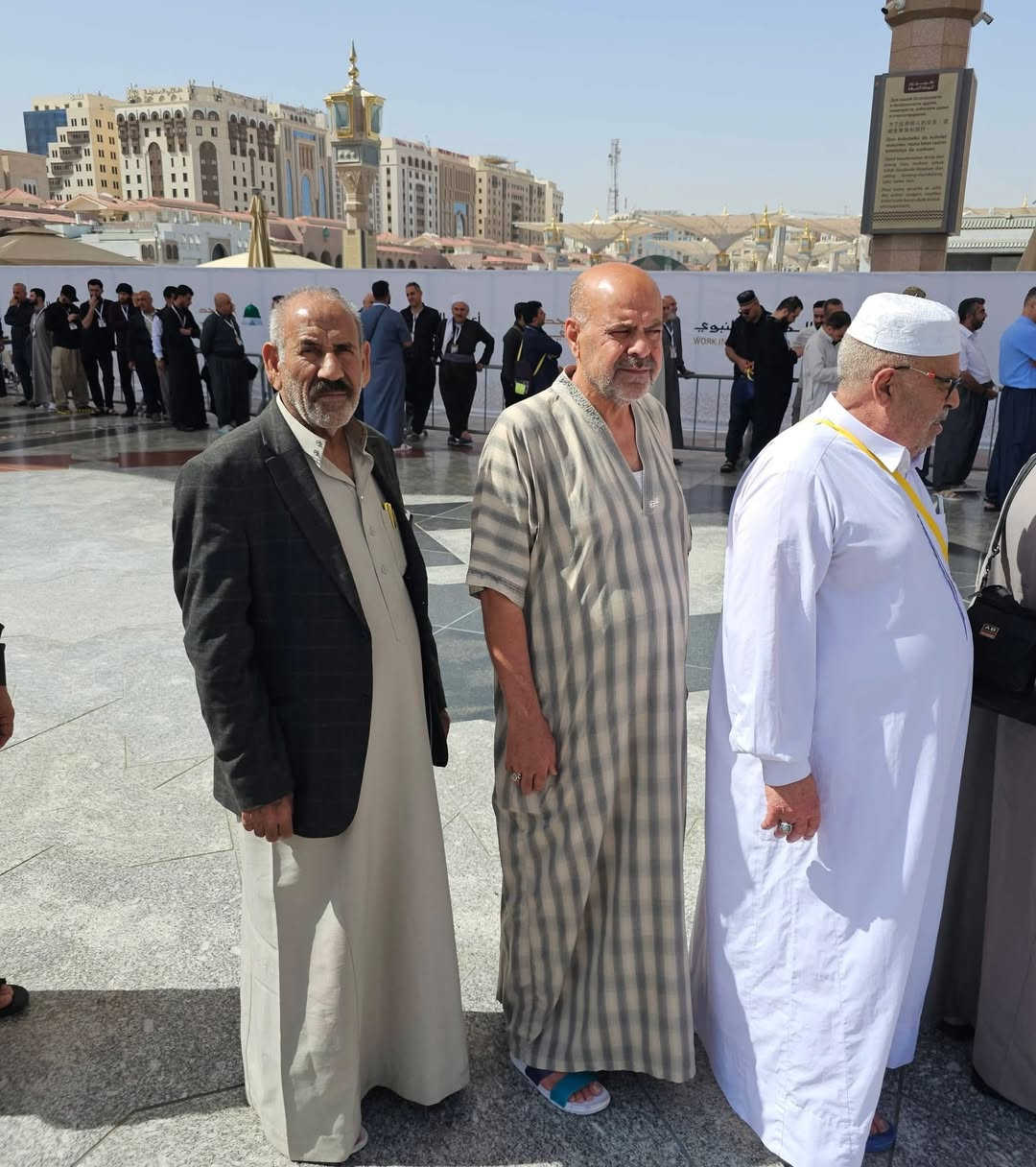 في هذا اليوم المبارك، يتشرّف معتمرو
قافل البر لشهر رمضان المبارك بالدخول إلى الروضة الشريفة في المسجد النبوي، حيث السكينة والطمأنينة تتنزل، وحيث تقف القلوب خاشعة أمام مقام النبي الكريم ﷺ. إنها لحظات إيمانية عظيمة يغمرها الشوق والمحبة، يتقرب فيها المعتمرون إلى الله بالدعاء، ويجددون العهد باتباع نهج الحبيب المصطفى

📌 مستمرين بأستلام جوازات اواخر شهر رمضان المبارك 
📞 للاستفسار :- 
الحاجة :- ام مصطفى 

***********
***********
