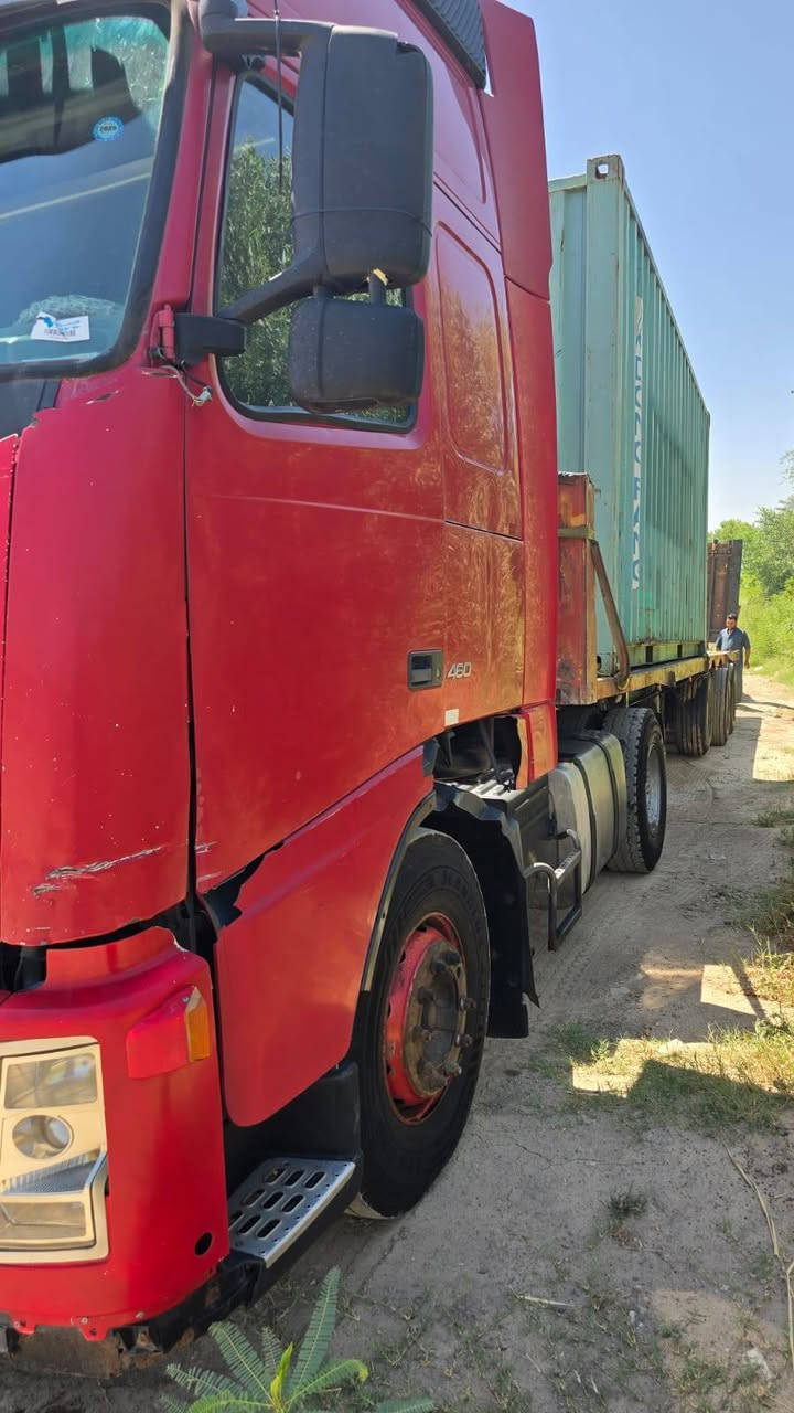 السلام عليكم
فالفو للبيع موديل 2003 مربوطه راس وعربانه السعر 200ورقه للاستفسار تصل على هذه رقم ***********
