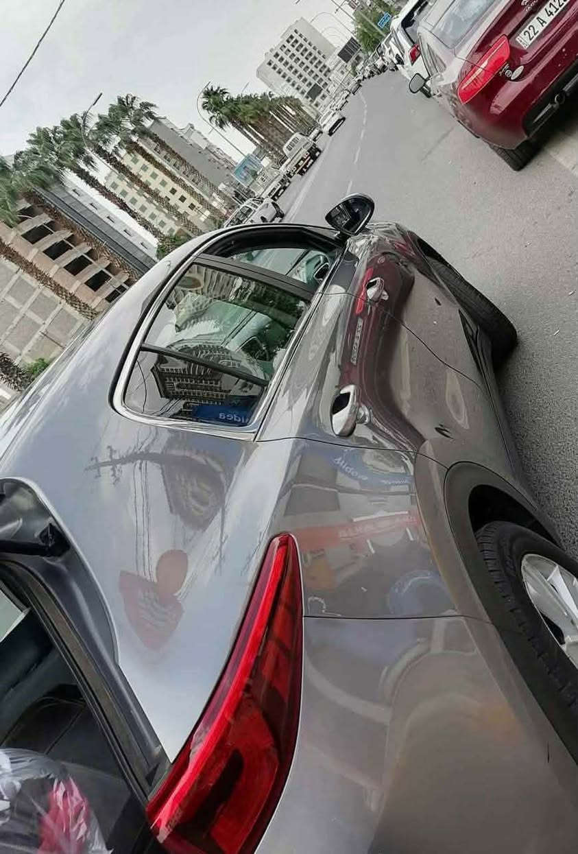 السلام عليكم كيا سبورتج موديل ٢٠١٨ رقم اربيل انكليزي تحويل مباشر مكينه٢٤٠٠ تخم تاير ويل كب تحكم ستيرا اربع جهات دبل كير عادي اوتماتيك كشنات مخمل لايت زنون مسجل شاشا كامره خلفيه دواره وارد امريكي حادث جاملغ وبنيد وباب سايق سياره بيهه ٤. قطع. صبغ صدرهه بالجيس 
مكينه كير صدر جدد تبريد منقص.غاز مراوس شعندك نزل السعر ١٤٠ وبيهه مجال مكاني بغداد وهذا رقمي للأستفسار *********** ابو العز
