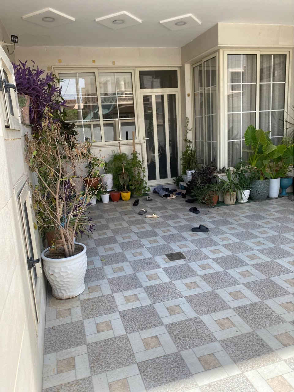 #زانكو99
عرض مميز جدا بيت مؤثث كامل للبيع في أربيل حي زانكو 99_قرب مدرسه احمدي خانى مساحة 150 متر ركن
بتكون من
4نوم+استقبال+مطبخ حارو بارد+2هول+مجموعه صحيات
نمليك طابو صرف *********** أربيل, العراق
