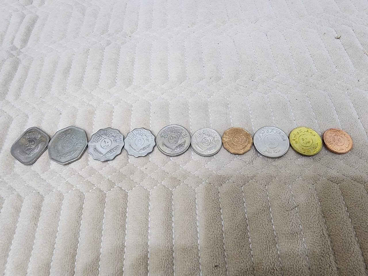 عندي هاي كميه من هاي العمله للبيع  ٢٠ كيلو رقم الهاتف ***********
