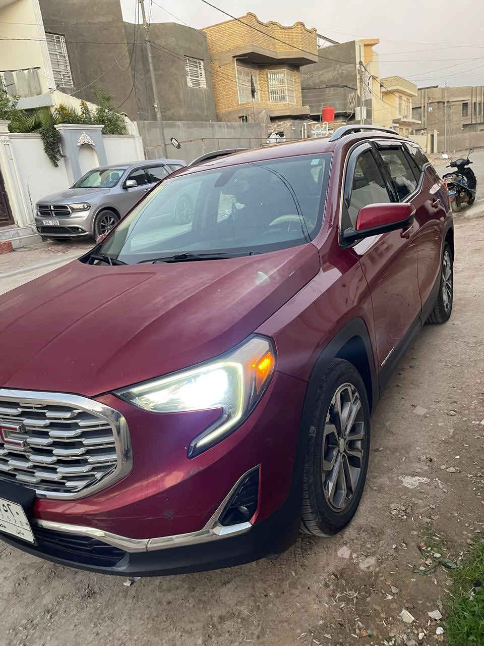 السلام عليكم للبيع جمسي تيران2018 SLT  فول عدا الفتحة مكينه 2000تيربو السياره تخم تاير ماعايزه كلشي ضرر موضح بالصور
رقم بابل /سنوية بأسمي
ماشية ١٣٥ الف كيلو
مبدل بنيد وجاملغ ايمن ومصبوغ
مكان بابل القاسم 
***********
