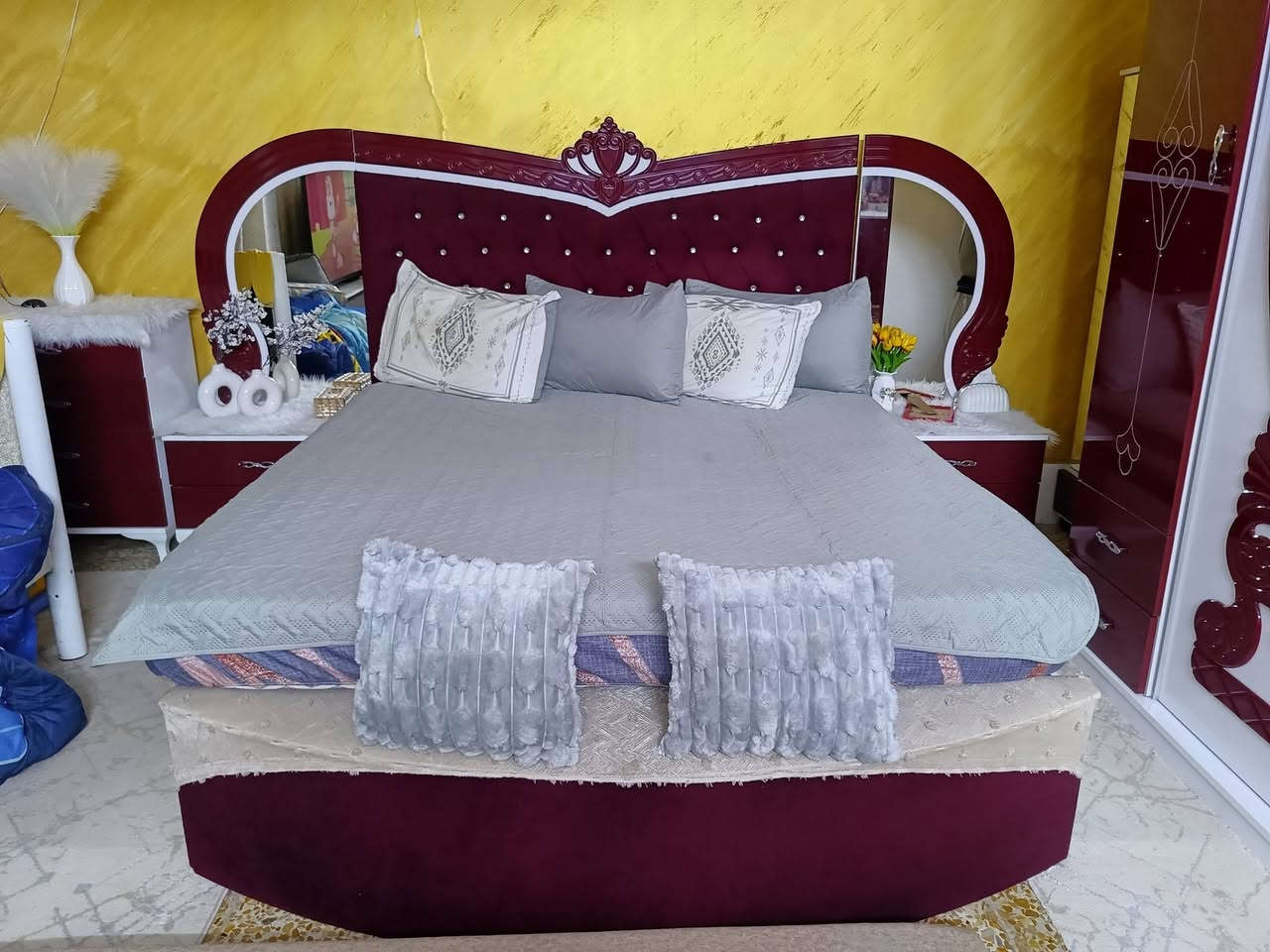 سلام عليكم غرفة اخشاب تركي للبيع نظيفة كلش. تواصل واتساب فقط ***********
