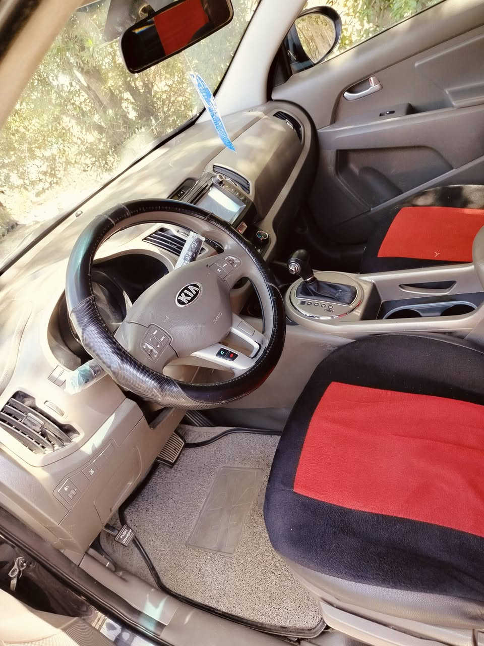 سلام عليكم كيا سبورتج 2015 خليجي محرك 2000 دوش فور ويل 4×4 بيه باب السايق صبغ والباقي كفالة  
السعر 127 ورقة وبيها مجال بسيط 
مكان السيارة بغداد الشعلة 
للاستفسار اتصل 
***********
