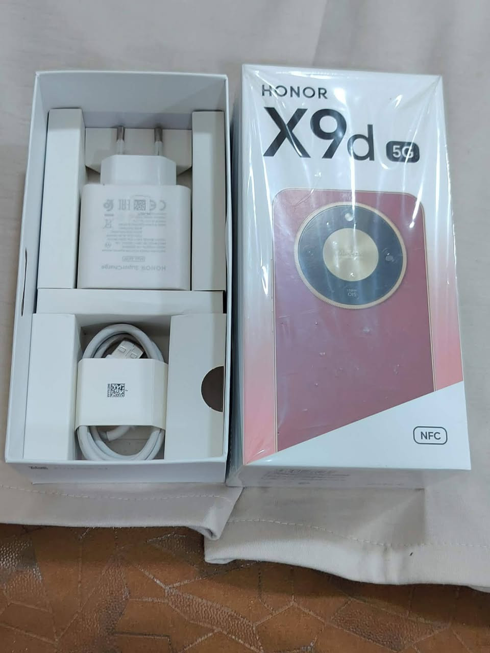 السلام عليكم
للبيع هونر X9D ذاكرة 256 بطارية 8300 ذاكرة عشوائية 12 استعمال اسبوع غراضة مامفتوحة من الباكيت
للاتصال ***********
