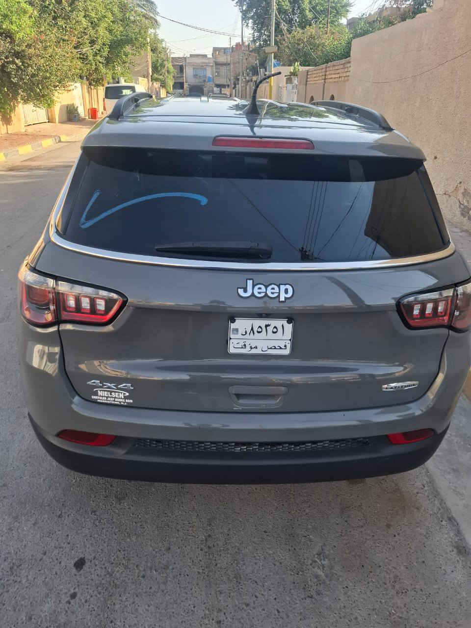 السلام عليكم
جيب كومباس 2023 فئة الايتود 
 لون سمنتي ((بدون رقم تترقم جميع المحافظات))
✔️محرك 2000 تيربو
كير مكينه كفاله وترايك وين متريد
✔️ماشيه 7000 كيلو 
نظيفه وجديده 
♂️بيها صبغ فقط فقط بنيد وشبرين بلتكمه وصبغ درجه اولى. 
صور الحادث مرفقه 
اي استفسار عل الرقم التالي 
✔️والسعر بلخاص او
✔️الاتصال عل رقم ***********
