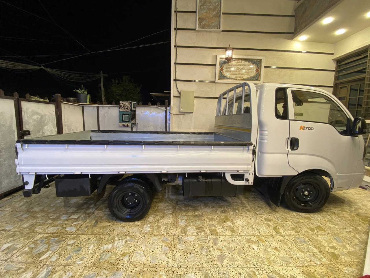 سلام عليكم كيا بنكو 2025 ماشيه 13 مكاني الشعب مكفوله من صبغ وبارد بيه بس هاي الطخه بل بنيد  بس من الخارج من الداخل سلميه  وهاي الي موضحه بل باب الخلفي السعر 160 رقم الهاتف ***********
