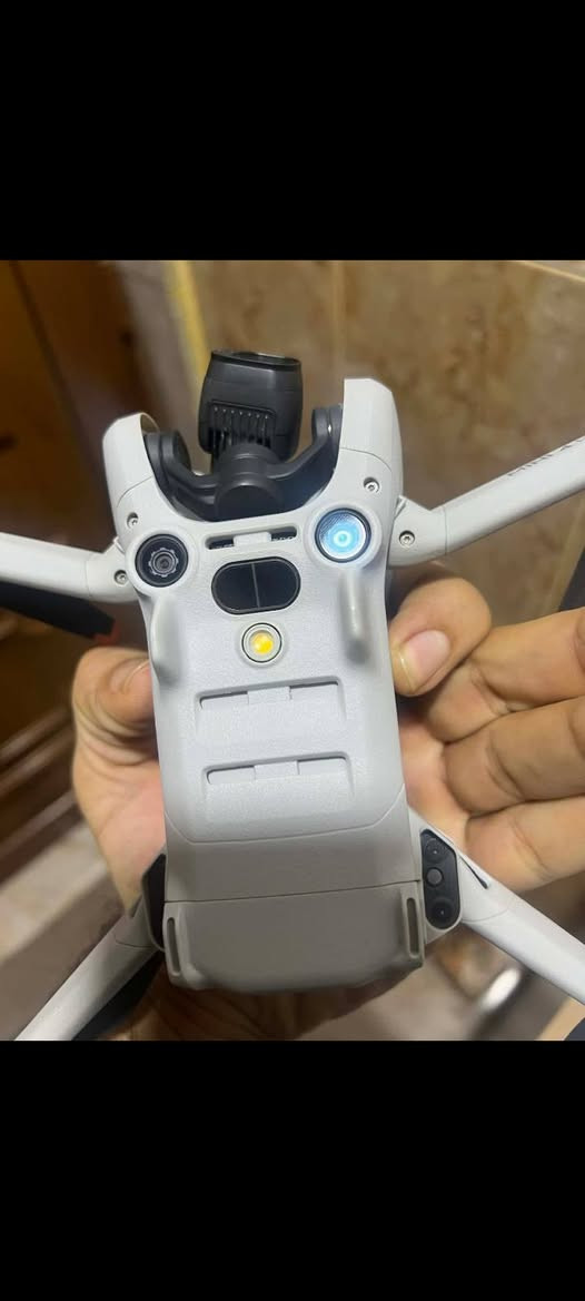 السلام عليكم  // درون ميني 4 برو نظيفه مشكلتها مغفوله بحساب  الجوستك موللبيع فقط فحص تباع فقط درون وبطارية
