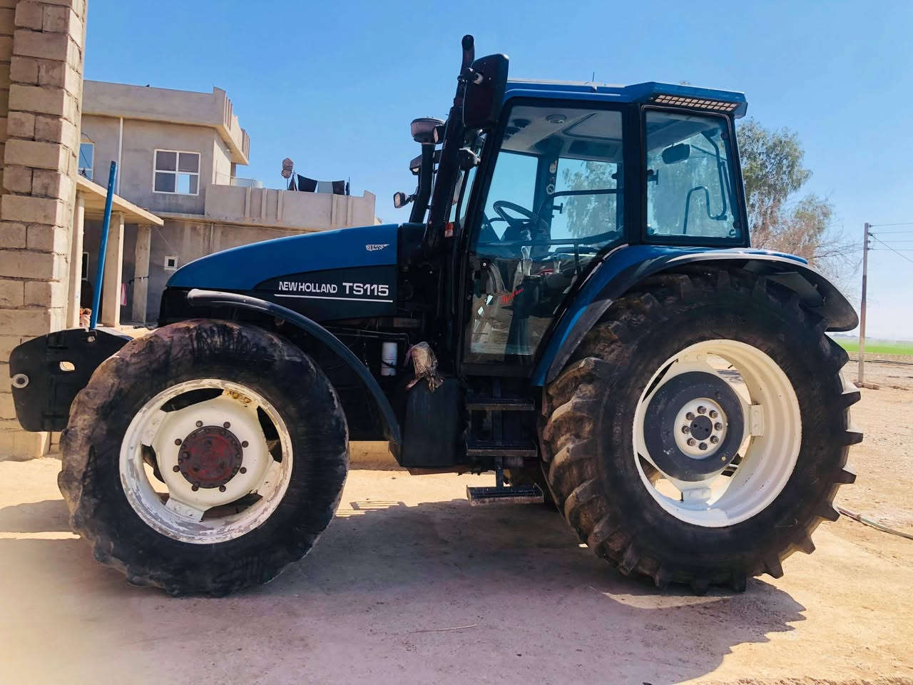 نيهولند الحجم 115 موديل 2000 السعر 30التصال***********
