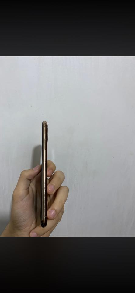 ايفون 11 برو ماكس ذهبي 
ذاكرة ٢٥٦ 
نموذج M 
باتري 100 
السعر ٢٨٥ يرهم مراوس بأيفون 
الجهاز جداً نظيف شاصي لا نمش ولا شخوط 
مستبدل شاشة ٣ خيارات 
فيس ايدي اتصال واي فاي سماعات كلة شغال 
مكاني بغداد مدينة الصدر ***********
