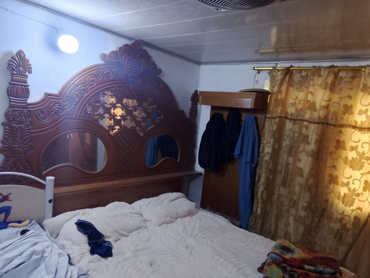 غرفه 5ابواب صاج نضيفه تكمه توصى ***********
