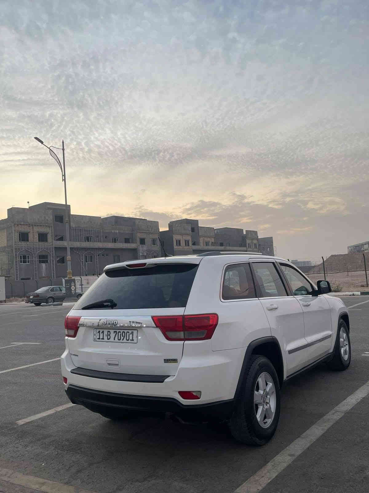 Jeep Grand Cherokee
سلام عليكم

لون ابيض 
٣٦٠٠
كشنات مخمل 
تحكم ستيرن 
كروز سرعة
لايت زنون 
رقم بغداد بأسمي تحويل ثاني يوم 

مكاني كربلاء حي الإطارات قرب تقاطع الميلاد 
السونار بالمنشور 
***********
***********
ابو نرجس 

‪ 
……………بدون مراوس بيع فقط……………
