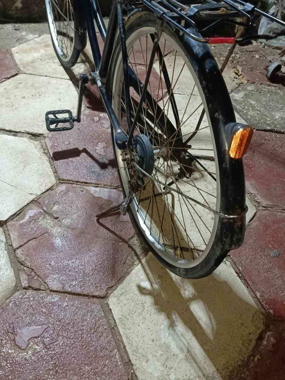 باسكل للبيع نضيف قبل سبوع مبدل تواير  وجوابه  جدام 
وره 
باسكل يوديك لشغلك ويردك لا تكلي يا مويدل لأن والله ما اعرف ماخذه لشغل سابقاً 
شراي يتواصل خاص أو يتصل *********** بيه وأتساب #اشاره #الجميع مكاني رميثه
