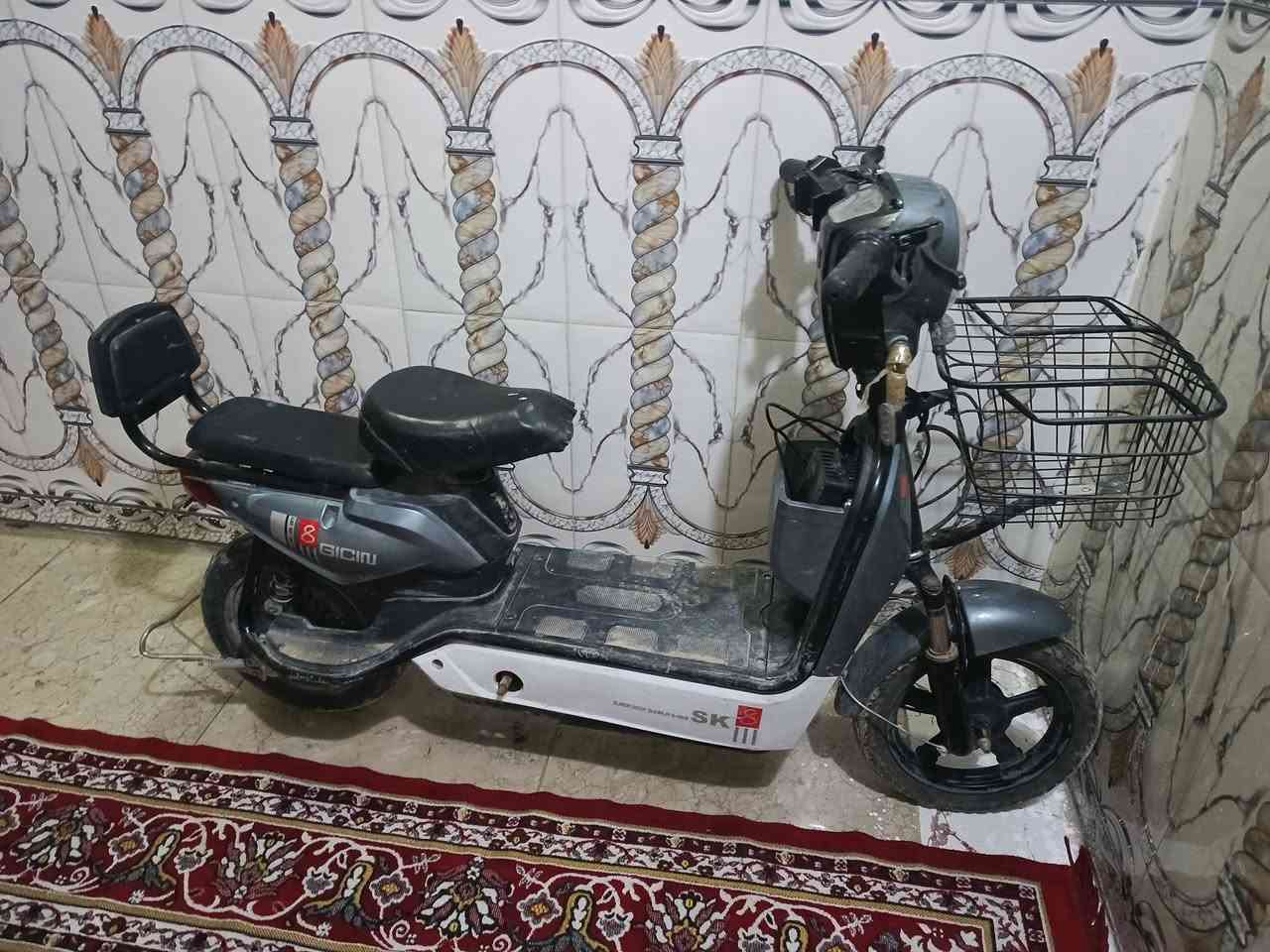 دراجه شحن للبيع إستعمال شهرين فقط سعره 180 العنوان الحله الثورة ***********
