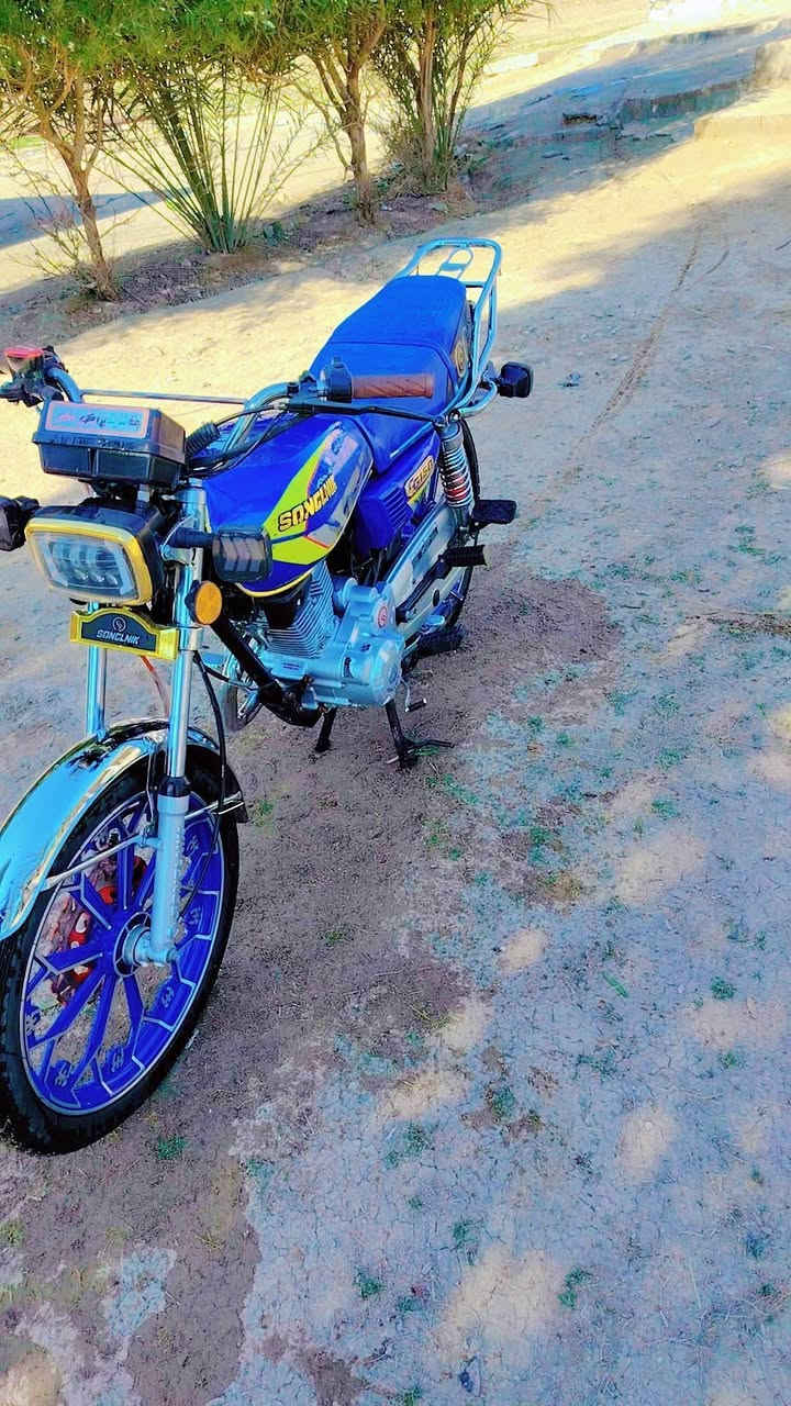 السلام عليكم دراجه للبيع 5 كير 2025 محركه 200 كلها شغال  تشتغل بصمه دراجه نظيفه وسعر 780 بيها مجال. مكاني نجف***********
