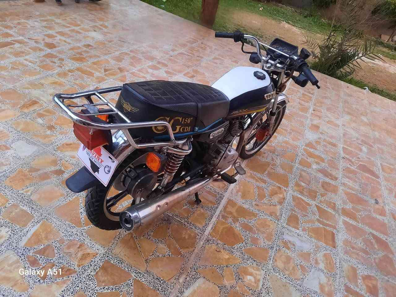 السلام عليكم سونك مديل ٢٢ اوراق موجودة جاهز من كل شي السعر ٥٠٠ للإستفسار الاتصال ***********
