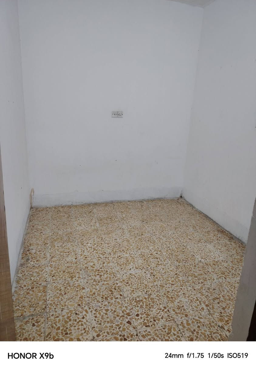 يوجد لدينا
شقه للايجار

غرفتين كلدور مطبخ صحيات

سعر الاجار 210 الف

حله حي المهندسين قرب مركز تأهيل الجرحى

للاستفسار الاتصال على الرقم ***********
