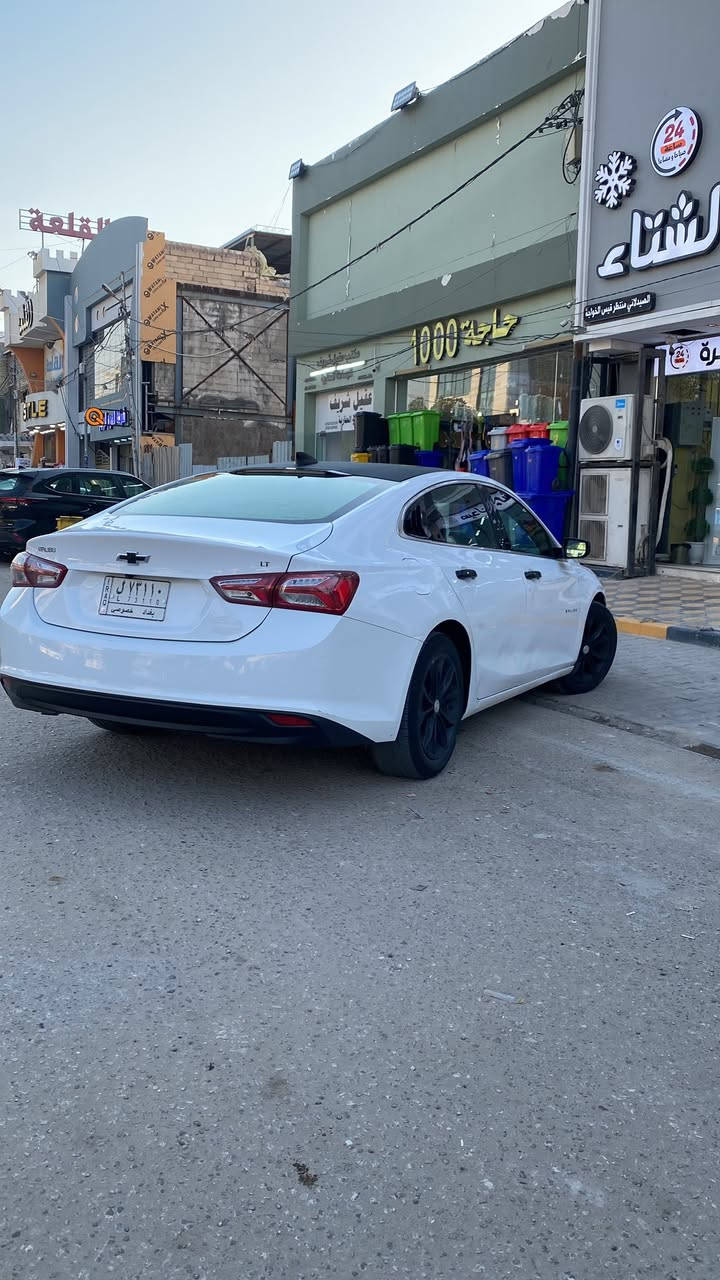 السلام عليكم شباب 
ماليبو Lt2للبيع موديل ٢٠ ماشيه ١٣٠ حادثه موضح بالصوره السياره حلوه وكاعده وكولشي شغال بيها وكدامك بالصور سياره مال جناي مداريها السياره حيل بانزين كله محسن ودهن كله اصليي تجي وتشوف نضافتها السياره بيها دحجات من برا تجي وتشوف بعينك تبريد وتدفه فولللل السياره بيها هواي مواصفات وحلوه حداديتها نص عمر يعني اني فحصتها ومتكلف هواي والله شاهد  السياره مال جناي بس يرادله ادامة للحداديه اتصل على هذا الرقم وافهمك اكثر ***********سياره حره رقم بغداد مشروع وطني غرامات ماكو مصفره مابيها ولا عيب السعر ١٢٠ وبيها مجال قليل والي ياخذها بالعافيه عليه
