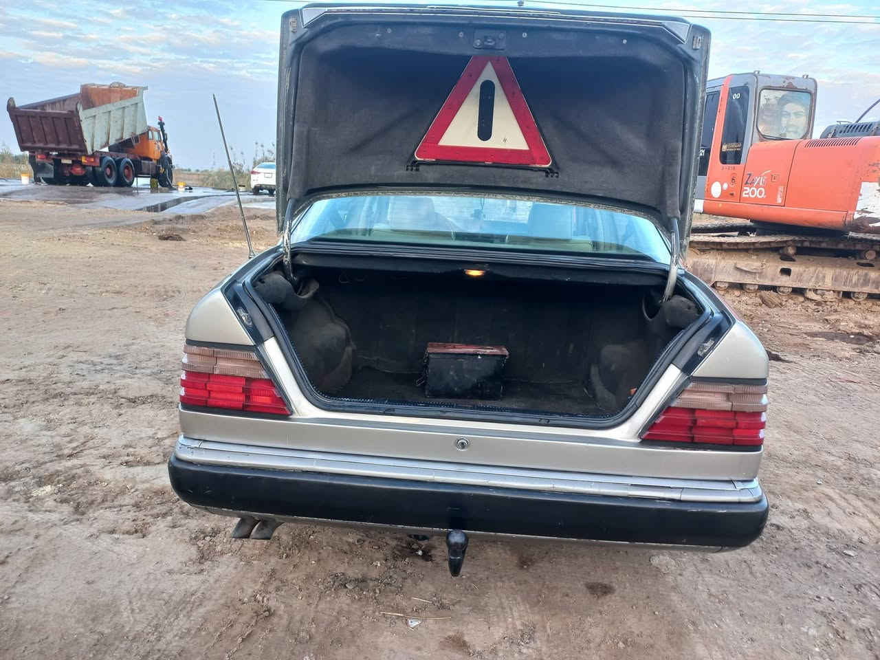 مرسيدس دب  للبيع موديل 89
مشروع وطني رقم بغداد مكينه بلاد قواعد شرط بلاد 
دبل فيت بم اصلي وليس تجاري  السعر ( 75 ورقه ) 
رقم الهاتف واتساب واتصال 
***********
