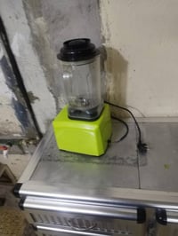 خلاط للبيع سعرو 10 شاري اتصل 07736847187 07510407535 اكو توصيل