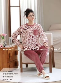 توتة نسائية • خامة خيال • منتصف شارع عشرين