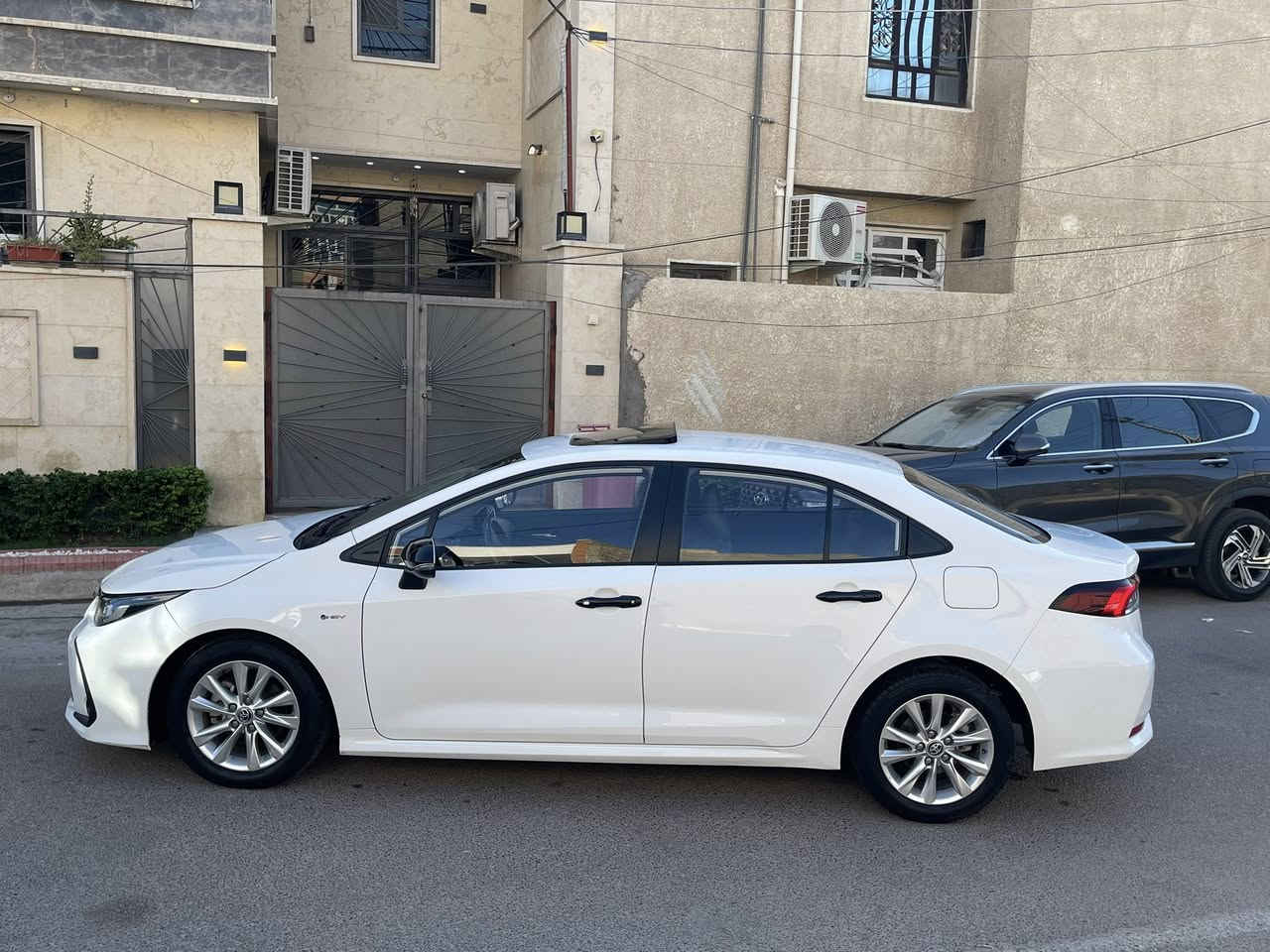السلام عليكم
للبيع تويوتا كورلا هايبرد 
الشكل الخليجي 
موديل 2024
ماشيه 23 الف 
بيها صبغ جاملغ وباب شرط بدون دواخل وشرط فحص السونار 
فول مواصفات 
سياره جديده بمعنى الكلمه
رقم بغداد تحويل مباشر
السعر 140 وبيها مجال بسيط 
للاتصال ***********
مكان السياره بغداد حي الجهاد حي الحسين

