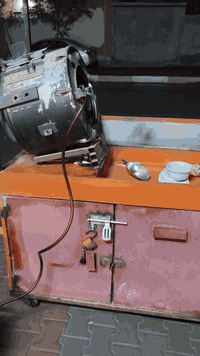 سلام عليكم متوفر جلايه حب للبيع نضيفه مرتبه كامله مكمله كل شي ما بيها تايرات جدد جدر نضافه فوول هي وغراضه عدا (القنينه)سعره ١٦٠  وبي مجال حك الجيه عنوان حي العسكري شارع ابو عامر وهذا رقمي ***********
