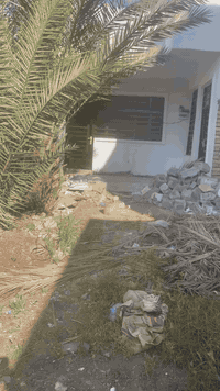 السلام عليكم والصلاة والسلام على محمد واله وسلم
بيت  طابق واحد ماسس كهرباء و ماء  مساحة ١٨٧ م كلها مبنية غرفتين نوم وصالة ظيوف وصالة داخلية  ومطبخ و صحيات   منطقة هادئة الواجهة ٧،٥  الاتصال ***********
