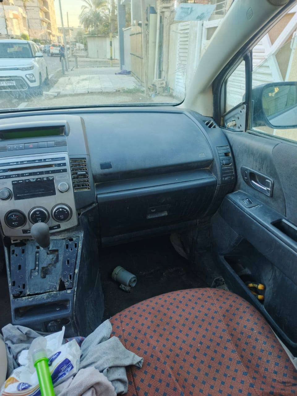 مازدا زوم 2009 5 للبيع محرك بلكارتون وكير اوتوماتيك السياره جافيه والتعديل ممرتب بس طخم تايرات جدد و صدر امامي خلفي جدد وحتى التبريد منضومه جديده شادها بس شد غاز وشغله لان جديد وعمرته على ايدي واشتريتها الباب رزقي لان اني حداد ورقم نجف مشروع وطني وسنويه لل 28  يلا تنتهي السعر ب 39 $ وبيها مجال  وهذا رقمي *********** ابو رقيه بي واتس اب بغداد, العراق
