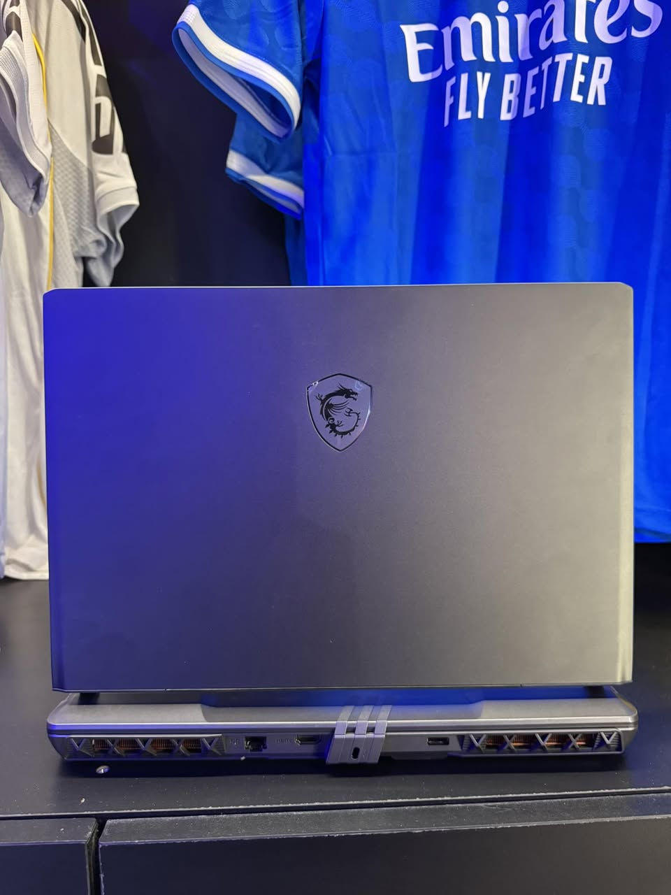 للبيع استخدام شهر
معالج Intel Core Ultra 9 275HX بسرعة 5.4 جيجاهرتز، 24 نواة، ذاكرة تخزين مؤقتة 36 ميجابايت، وحدة معالجة عصبية (NPU)
بطاقة معالجة الرسومات NVIDIA® GeForce RTX™ 5080 لأجهزة الكمبيوتر المحمول، بسعة 16 جيجابايت GDDR7، تدعم الذكاء الاصطناعي المتقدم مع 1334 AI TOPS، وتردد يصل إلى 2287 ميجاهرتز، وقوة رسومات قصوى تبلغ 175 واط مع Dynamic Boost. *قد تختلف حسب السيناريو
ذاكرة وصول عشوائي DDR5-6400 بسعة 16 جيجابايت حتى DDR5-6400 بحد أقصى 96 جيجابايت بفتحتين
وحدة تخزين SSD M.2 NVMe PCIe بسعة 1 تيرابايت
شاشة 16 بوصة QHD+ (2560x1600)، 240 هرتز، مستوى IPS
4,850,000 دينار عراقي بيها مجال بسيط


**إذا كنت صاحب هذا الإعلان وتريد حذفه لأي سبب، رجاءا أرسل رسالة إلى الدعم الفني**