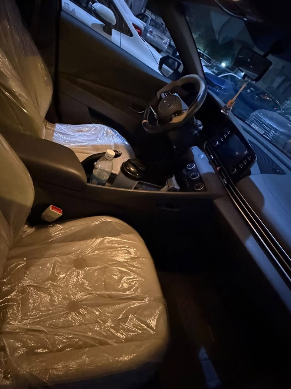 السلام عليكم هونداي النترا 2023 خليجي محرك 1600 مو صيني (خليجي وكالة ألت ساك ) السيارة فول مواصفات فتحة بصمة تشغيل وبصمة ابواب 
اشاير بالمري ترحيب من تتقرب عليها تفتح والصندوك هم ترحيب من تتقرب عليه يفتح قطعتين تبريد شحن لاسلكي السيارة جديدة بحالة الوكالة ماشية 58 الف رقم بغداد انكليزي الجديد بأسمي 
السيارة بيها بنيد مبدل اصلي وكالة فقط 
سعرها 155 
مكان السيارة بغداد منطقة علي الصالح 
للأستفسار الاتصال على ***********
