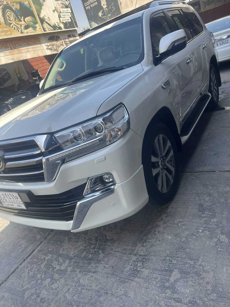 السلام عليكم
لاندكروز موديل ٢٠VXS / ٥/٧٠٠

كفاله عامه 

ماشيه ٦٧ الف 

جكات تخم تاير دلوب 

مكان الأنبار 

رقم بغداد 

السعر ٦٢ 

***********
