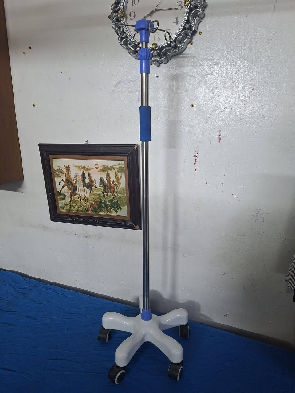 غراض طبيه مستعملات شي قليل اي استفسار على الرقم ***********
