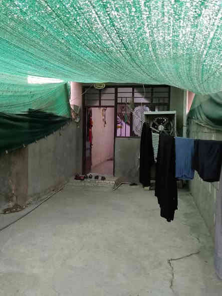 بيت تجاوز منطقه الحبيبيه 
مساحه ١٠٠ متر 
يحتوي ع غرفه نوم وترك واستقبال ومطبخ وصاله صغيره وحمام خارجي وطرمه 
السعر ٤٣ وبي مجال 
***********
