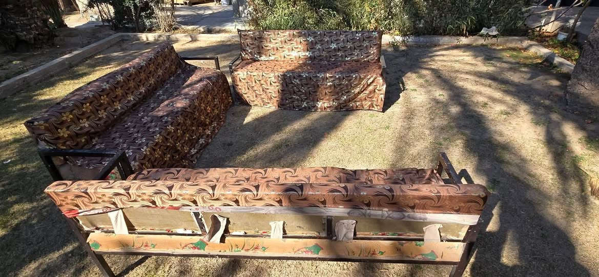 السلام عليكم يوجد عندي 5 قطع قنفات هيكل حديد احطاطه مثل مأموضح في الصور /#سعر #الوحده 50 الف للستفسار اتصال ع الرقم التالي ***********
