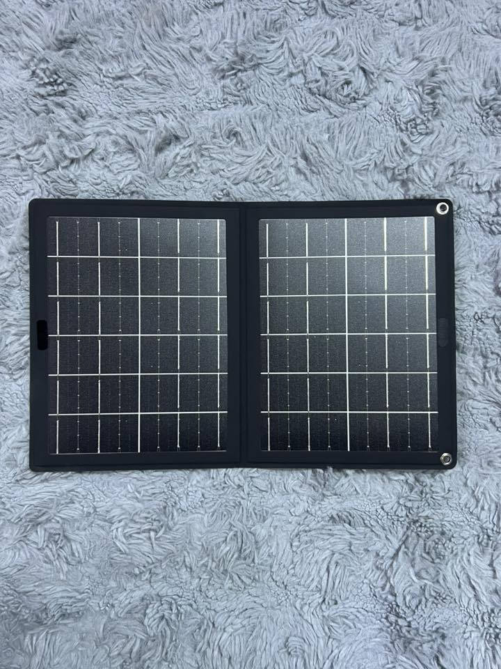 مجموعة خلايا طاقه شمسيه محموله تفيدكم للسفرات ( وتكدرون تستخدموها كـباور بنك بانقطاع الكهرباء )
كل قطعه سعرها وتفاصيلها اسفلها
يوجد توصيل لكافة المحافظات للحجز المراسله على الواتساب  ***********
