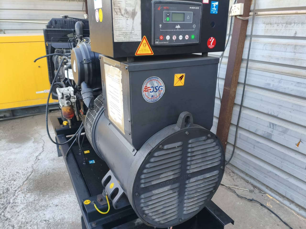 السلام عليكم ورحمه الله
للبيع
مولدة بيركنز إنكليزي 
6سلندر 100كيفي 
عدد ساعات التشغيل 6000ساعة 
مامشتغل داخل العراق
راس التوليد ايطالي
بلادي وضمان ع حمل 
*********** ابو شهم الزبيدي 
بغداد عوريج
